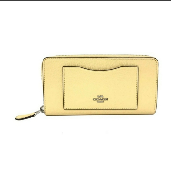 Coach Handbags - ❌❌SOLD❌❌Coach wallet